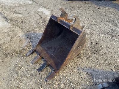 24 in Q/C Digging Excavator Bucket - Fits Case CX55B