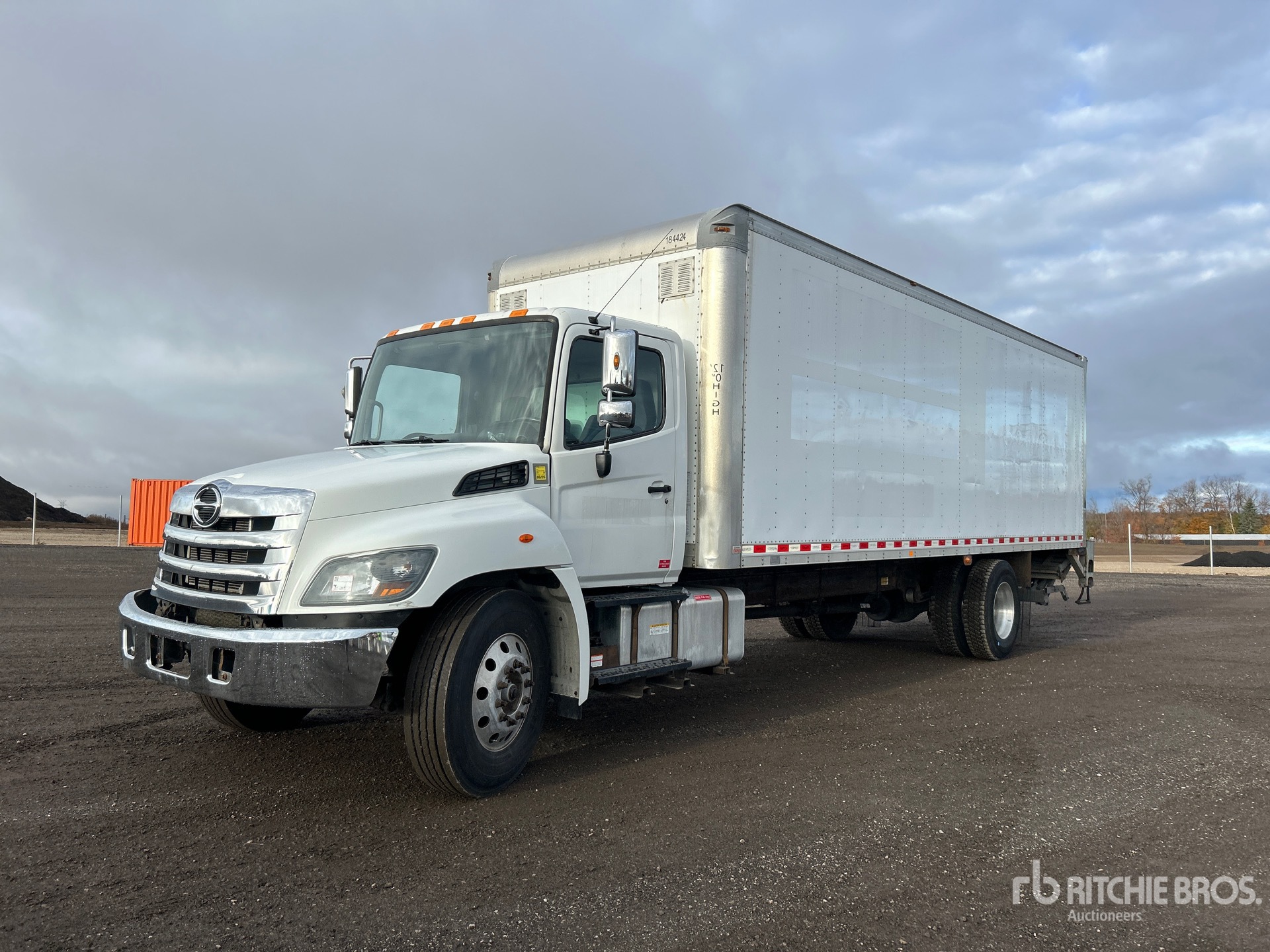 2018 Hino 308 4x2 شاحنة فان