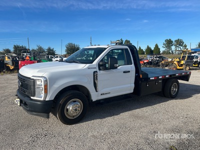 2023 Ford F-350 Camion à Plateau