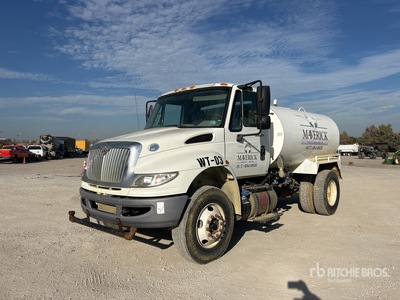 2015 International 2000 gal 4x2 Water Truck
