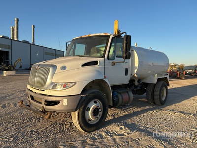 2015 International 2000 gal 4x2 Water Truck