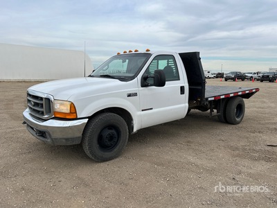 2000 Ford F-350 XLT 4x2 Flatbed Truck