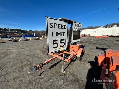 2015 American Signal Co. T131 Electric Portable variable message sign Divers