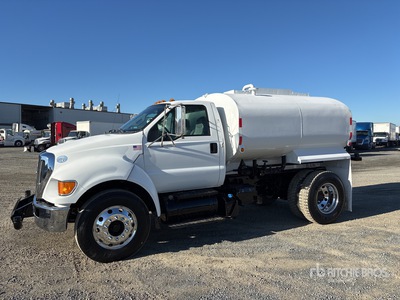 2015 Ford F-750 2000 gal 4x2 Water Truck