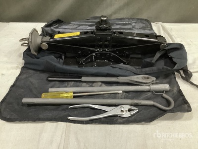 (46) Hand Scissor Jacks