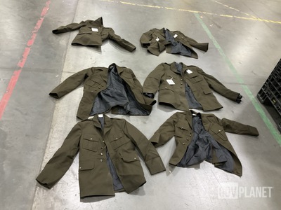 (32) Men's Coats