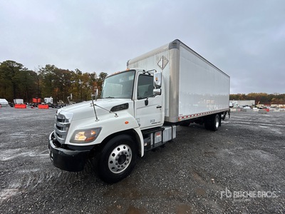 2018 Hino 338 4x2 Van Truck