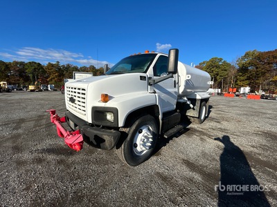 2005 Chevrolet C7500 2000 gal 4x2 Water Truck