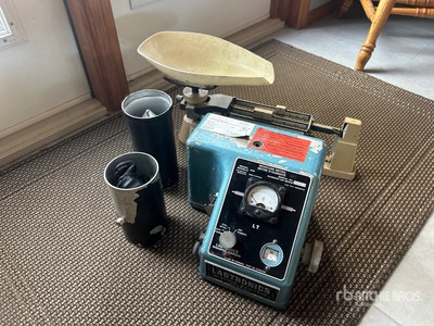Labtronics 919 Moisture Tester and Scale Divers