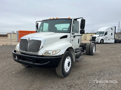 2006 International 4400 SBA 4x2 Cabina y chasis