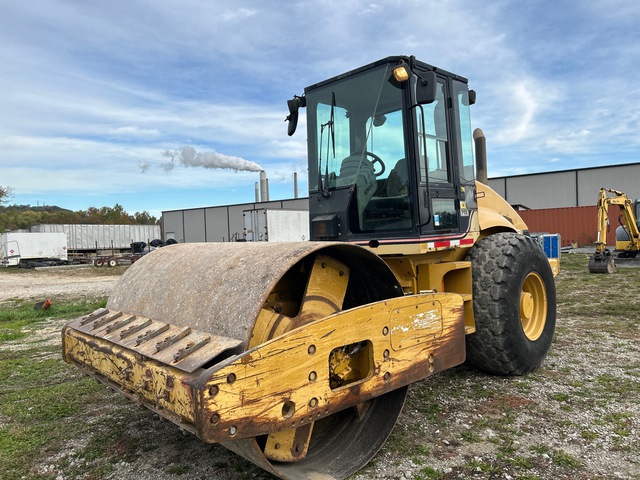 2006 Cat CS-563 Smooth Drum Compactor