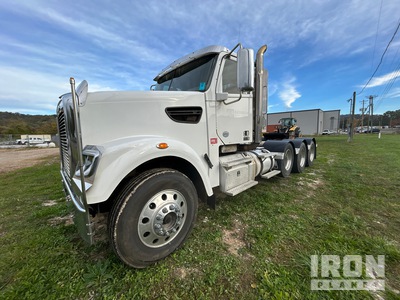 2017 Freightliner 122SD 8x4 Ciągnik siodłowy z kabiną dzienną Tri/A