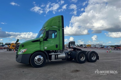 2021 Freightliner Cascadia 116 6x4 T/A Day Cab Truck Tractor
