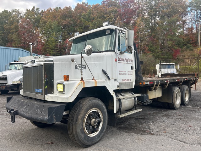 1995 White/GMC/Autocar ACL 6x4 Flatbed Truck 1995 White/GMC/Autocar ACL 6x4 Flatbed Truck