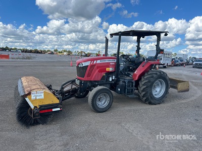2014 Massey Ferguson 4608 Ciągnik z miotłą