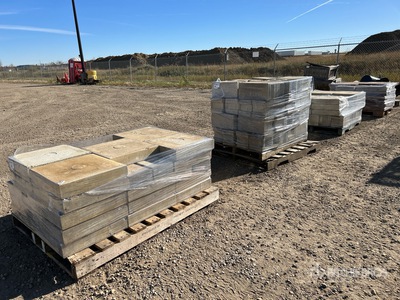Quantity of Concrete Blocks & Side Walk Blocks Divers - Équipement d'aménagement paysagé