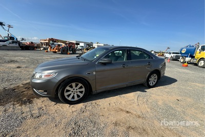 2011 Ford Taurus Automovil