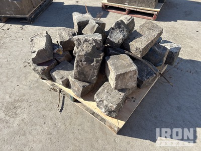 Quantity of Bluestone Blocks معدات بناء متنوعة