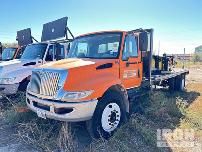 2012 International 4300SBA 4x2 شاحنة مسطحة