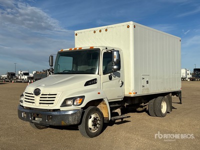 2010 Hino RWD Camion fourgon