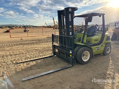 2007 Clark CMP40L 6940 lb Pneumatic Tire Chariot Élévateur