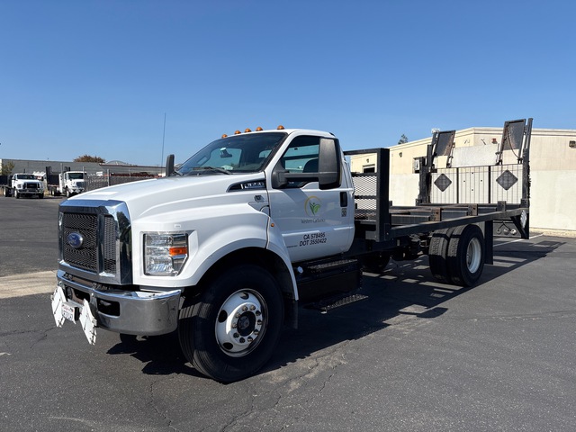 2017 Ford F-650 4x2 Cylinder Pallet Flatbed Truck