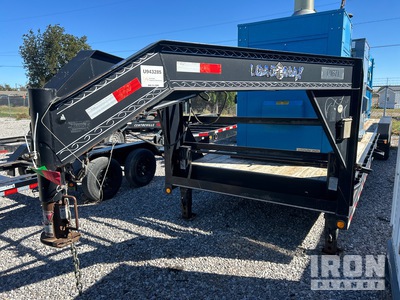 2013 (unverified) LOAD TRAIL LLC Gooseneck Carhauler 21000 lb 30 ft Tri/A Gooseneck Equipment Trailer