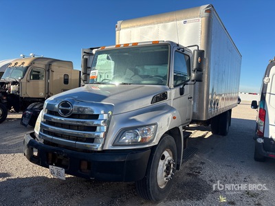 2011 Hino 338 4x2 Furgoneta caja cerrada (Inoperable)