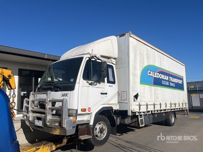 2009 UD MK Camion con lona