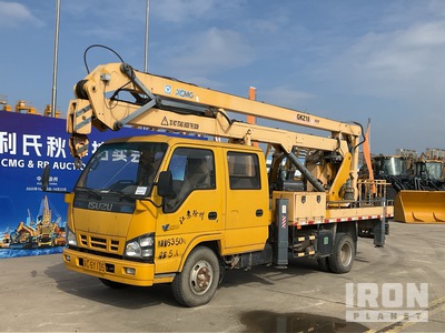 XCMG GKZ18 18 m on 2017 Isuzu QL1070A1HWY 4x2 Crew Cab Bucket Truck