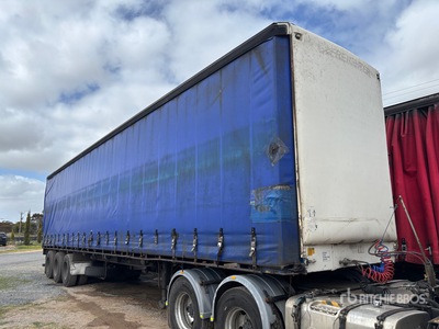 1998 Freighter Tri/A Curtain Side Trailer