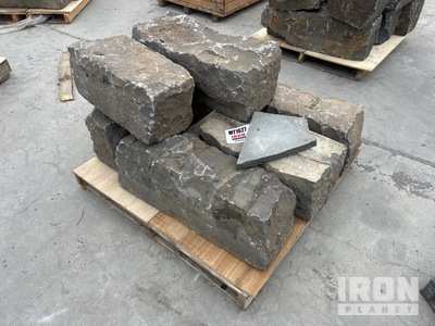 Quantity of Bluestone Blocks معدات بناء متنوعة