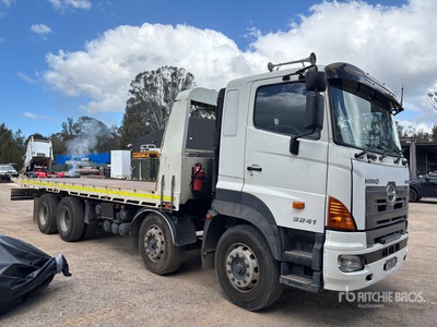 2013 Hino 700 8x4 Twin-Steer Rollback Truck