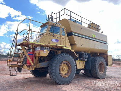 1984 Cat 773B Camion-citerne à carburant et à lubrifiant
