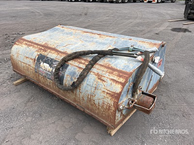 Norm Engineering 1800 mm Kompaktlader-Kehrmaschine