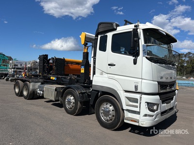2021 Mitsubishi Fuso 8x4 Twin-Steer Hooklift Truck