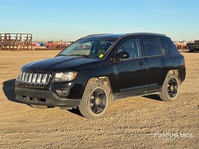 2014 Jeep Compass 4WD を見 SUV