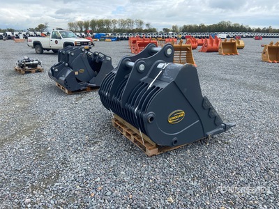 Strickland 30 in Digging Excavator Bucket - Fits Komatsu PC210 (Unused)