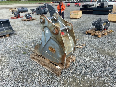Strickland 18 in Digging Excavator Bucket - Fits Kobelco SK210