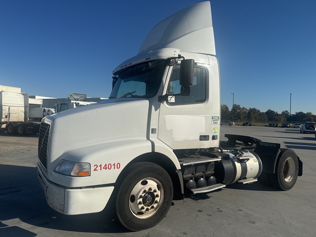 2014 Volvo VNM42 4x2 S/A Day Cab Truck Tractor 2014 Volvo VNM42 4x2 S/A Day Cab Truck Tractor