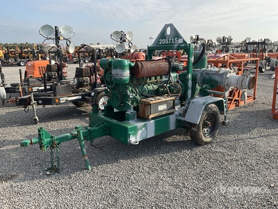 2010 Pioneer 8 in Trailer-Mounted Wasserpumpe (Inoperable)