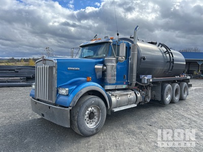 Curry Supply 4700 gal on 2011 Kenworth W900 8x4 Vacuum Tanker Truck
