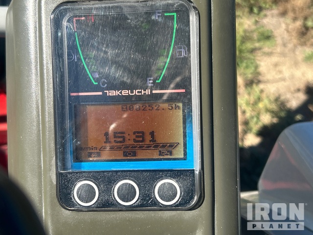 EXCAVADORA 2018 TAKEUCHI TB235