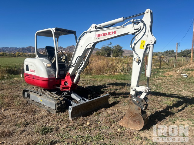 EXCAVADORA 2018 TAKEUCHI TB235