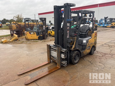 2017 Cat 2C6000 3850 lb Pneumatic Tire Carrelli Elevatori