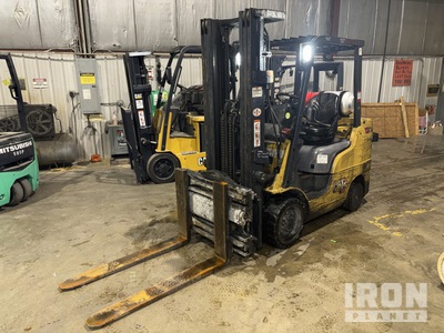 2017 Cat 2C6000 4000 lb Pneumatic Tire Carrelli Elevatori