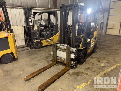 2018 Cat 2C6000 4000 lb Pneumatic Tire Carrelli Elevatori