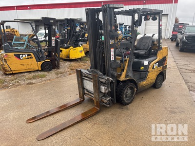 2019 Cat 2C6000 4000 lb Pneumatic Tire Carrelli Elevatori