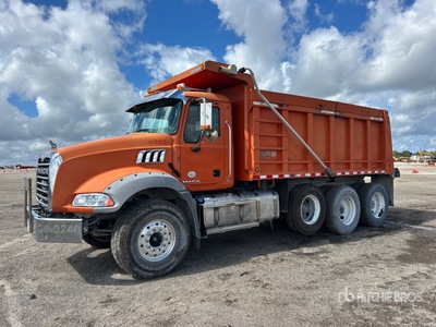 2017 Mack GU813 8x4 4-Achs Kipper-Lkw