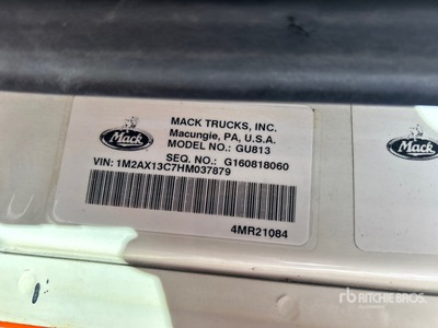 2017 Mack GU813 Tri/A Camión dumper